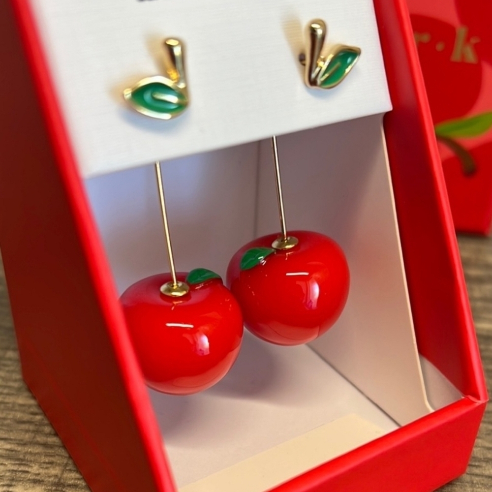 🍎🔹️Piper K🔹️ | Red Apple 🍎 Dangle Earrings